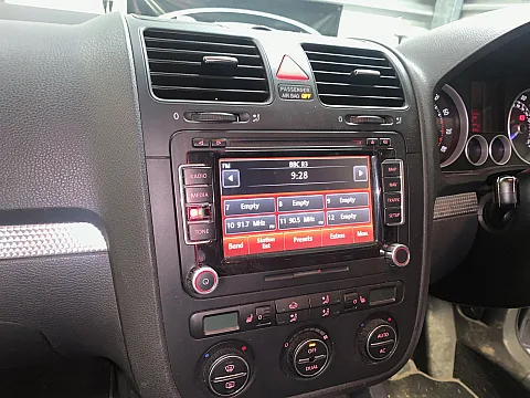 VW Golf 2008 factory radio