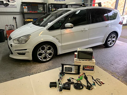 Ford S-MAX 2014 upgraded with Pioneer SPH-DA77DAB CarPlay Stereo