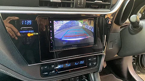 Toyota Auris 2016 upgraded with Pioneer SPH-DA77DAB Wireless CarPlay Stereo