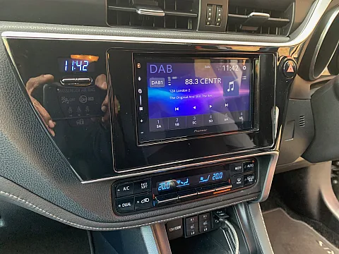 Toyota Auris 2016 upgraded with Pioneer SPH-DA77DAB Wireless CarPlay Stereo