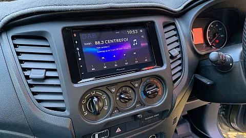Mitsubishi L200 2017 upgraded with Pioneer SPH-DA77DAB CarPlay Stereo