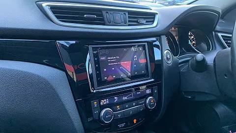 Nissan Qashqai 2015 fitted with Pioneer SPH-DA77DAB CarPlay stereo