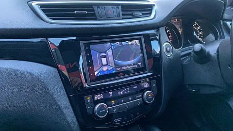 Nissan Qashqai 2015 fitted with Pioneer SPH-DA77DAB CarPlay stereo