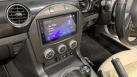 Mazda MX-5 2015 upgraded with Pioneer SPH-DA160DAB CarPlay stereo