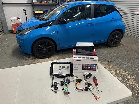 Toyota Aygo 2016 upgraded with Pioneer SPH-DA160DAB CarPlay Stereo