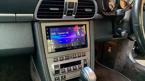 Porsche 911 Upgraded with Pioneer SPH-DA77DAB CarPlay Stereo