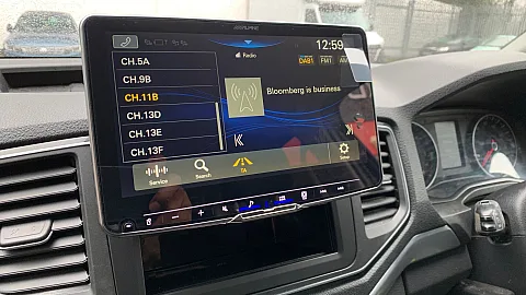VW Amarok 2017 upgraded with Alpine iLX-F905T6 CarPlay Stereo