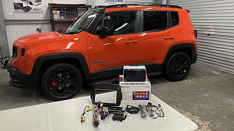 Jeep Renegade 2016 fitted with Pioneer SPH-DA77DAB CarPlay Stereo