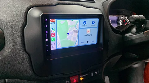 Jeep Renegade 2016 fitted with Pioneer SPH-DA77DAB CarPlay Stereo