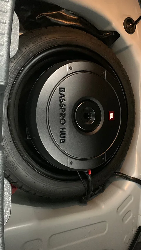 Toyota Yaris 2020 fitted with JBL BASSPRO HUB 11"