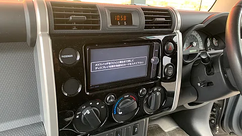 Toyota FJ Cruiser 2012 factory radio