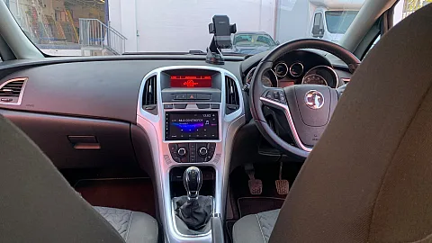 Vauxhall Astra 2013 Pioneer SPH-DA77DAB 6.8" CarPlay Stereo upgrade