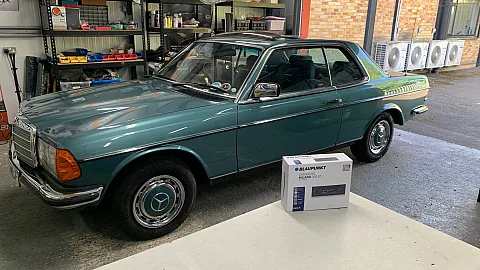 Mercedes 280 1980 upgraded with Blaupunkt Milano 200 BT Car Stereo