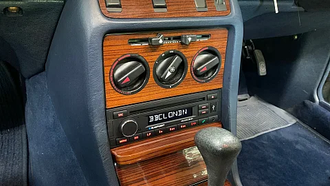 Mercedes 280 1980 upgraded with Blaupunkt Milano 200 BT Car Stereo
