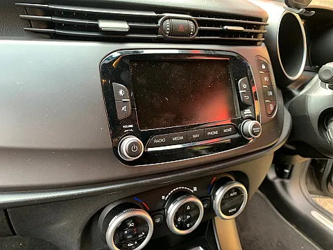 Alfa Romeo Giulietta 2016 factory radio
