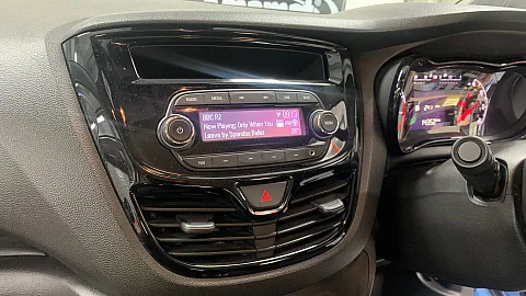 Vauxhall Viva 2016 upgraded with Kenwood DMX6523DABS 6.8" CarPlay Stereo