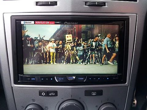 Vauxhall Astra 2006 - Pioneer AVH-4400BT Double Din Unit