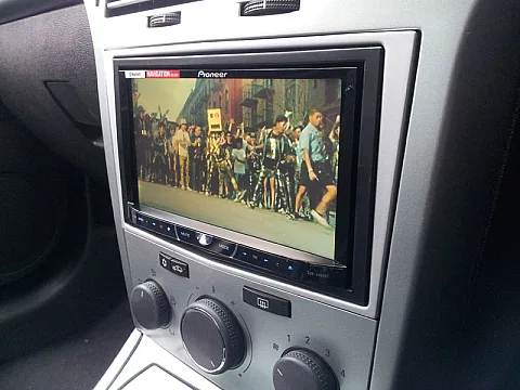 Vauxhall Astra 2006 - Pioneer AVH-4400BT Double Din Unit