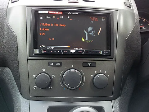 Vauxhall Zafira 2007 - Pioneer AVH-4400BT Double Din Unit