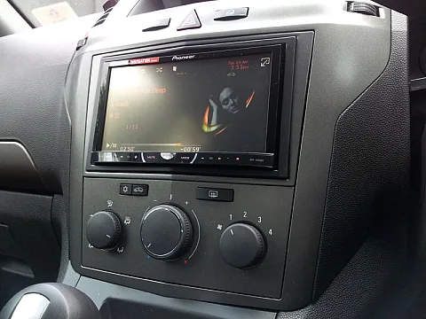 Vauxhall Zafira 2007 - Pioneer AVH-4400BT Double Din Unit