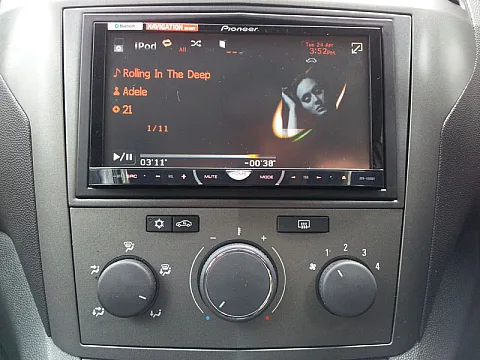 Vauxhall Zafira 2007 - Pioneer AVH-4400BT Double Din Unit