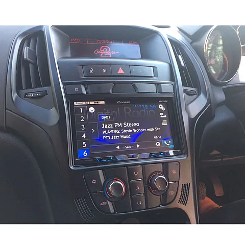 Pioneer AVH-X5800DAB / Vauxhall Astra J