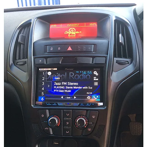 Pioneer AVH-X5800DAB / Vauxhall Astra J