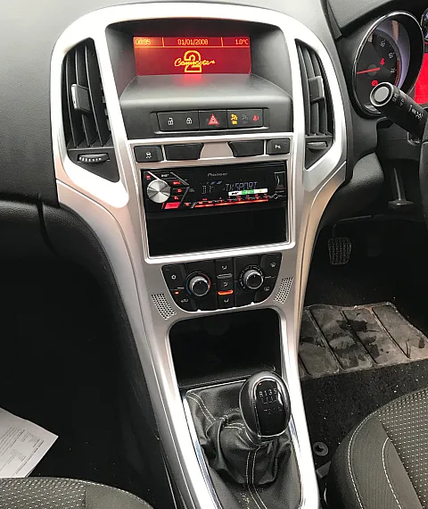 Vauxhall Astra J 2011 / Pioneer DEH-S200DAB