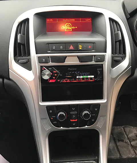 Vauxhall Astra J 2011 / Pioneer DEH-S200DAB