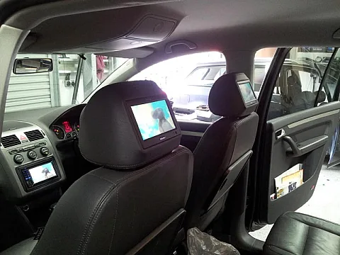 VW Touran 2007 - Multi Media System Install