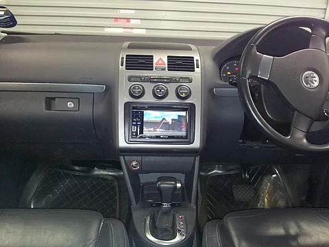VW Touran 2007 - Multi Media System Install