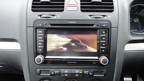Zenec ZE-NC2011D installed in Golf MK VI
