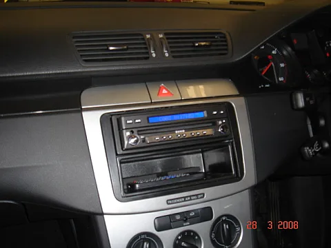 VW TIGUAN - SEVIC FLIP OUT SCREEN