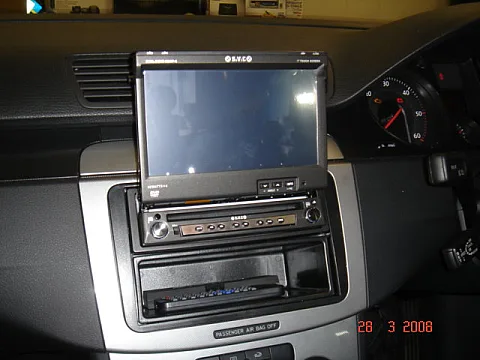 VW TIGUAN - SEVIC FLIP OUT SCREEN