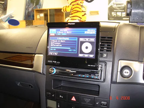 VW TOUREG - PIONEER AVIC-D3BT NAVIGATION