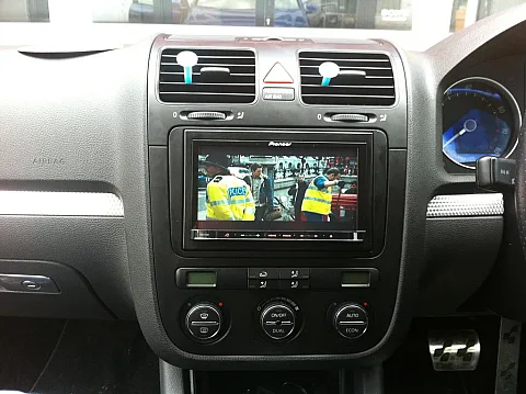 VW Golf R32 2007 - Pioneer AVIC-F30BT