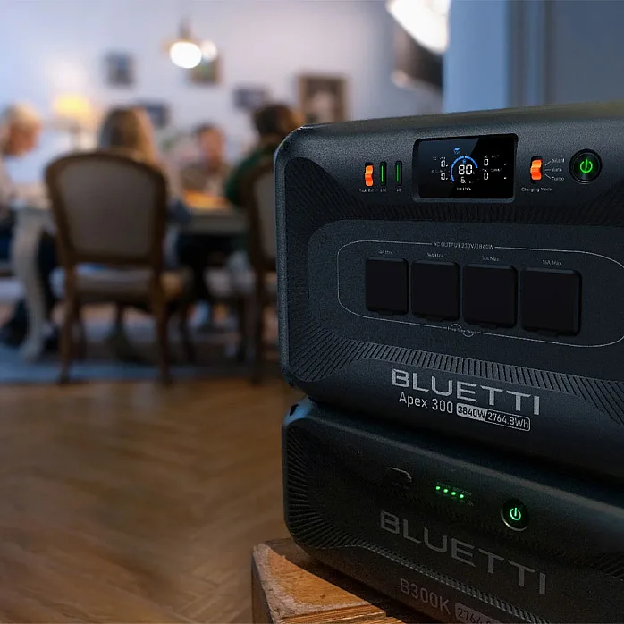 Bluetti Apex 300 Portable Power Station 8292wh / DC Hub and Solar Bundle