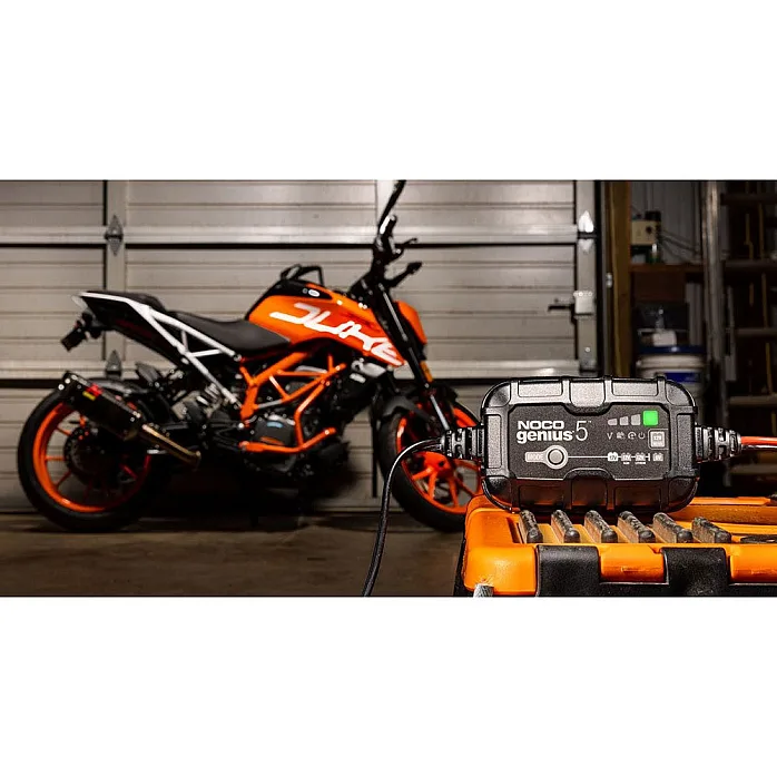 NOCO GENIUS5 Battery Maintainer + Battery Desulfator 6V/12V 5A Smart Trickle Battery Charger