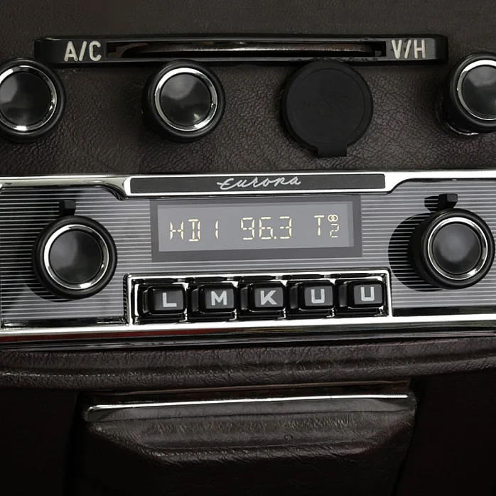 RetroSound RSM2B-E Motor 2 BT Europa Bluetooth, USB, AM/FM, iPod / iPhone Car Stereo